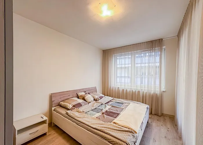 в центре братиславы с личной парковкой Lejlighed *