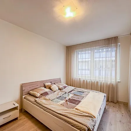 в центре братиславы с личной парковкой Apartman *